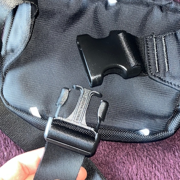 *NWOT* HERSCHEL SUPPLY CO. TOUR HIP PACK SMALL BLACK- UNISEX - Picture 7 of 8